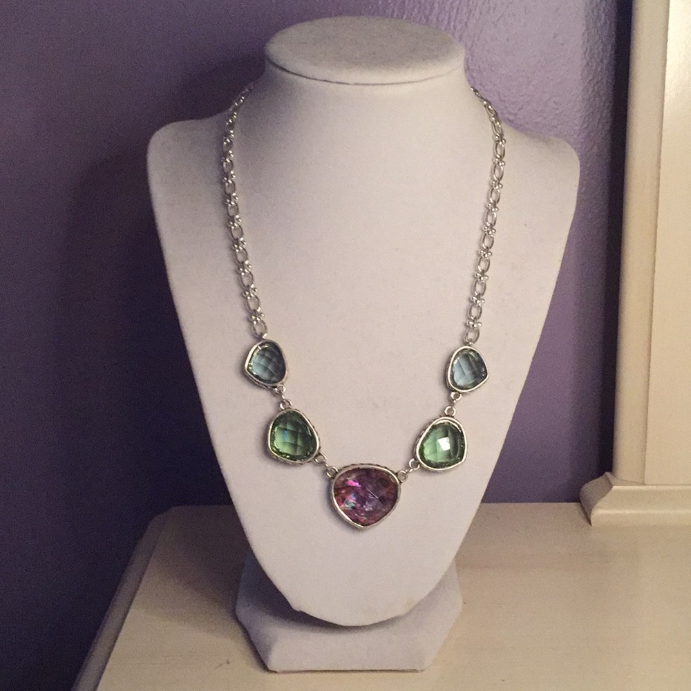 COSTUME JEWELRY FAUX ABALONE & GEM NECKLACE